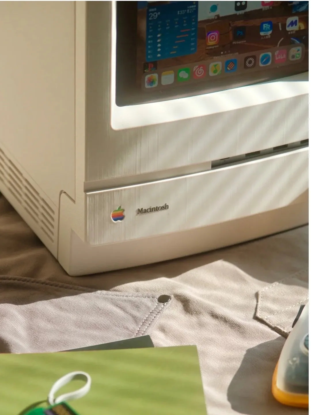 Retro Macintosh 8.3” Hub: Macintosh-Style Dock & Display for Mac Mini M4 & iPad Mini