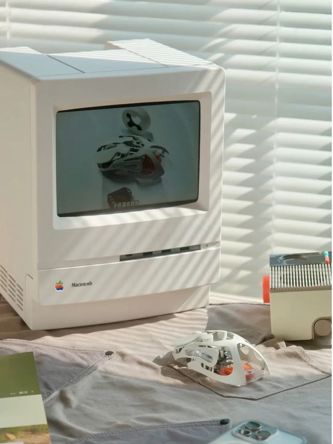 Retro Macintosh 8.3” Hub: Macintosh-Style Dock & Display for Mac Mini M4 & iPad Mini
