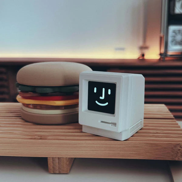 bit-mac-retro-ai-robot-macintosh-style-desk-setup